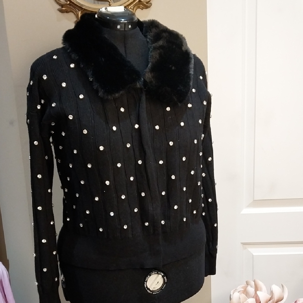 Nwt XL And Large Sioni Black Sweater with Faux Fur  Collar Removable